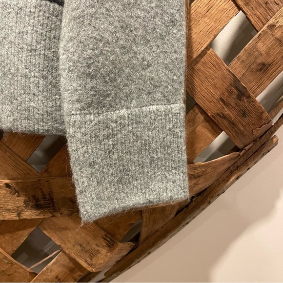 Zara Women’s Heather Gray With Black Accents Turtleneck Sweater Sz. Medium NWT - Picture 3 of 13